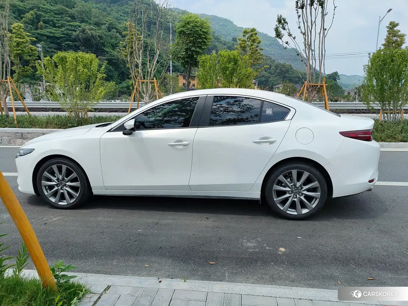 Mazda 3 2024 Белый из Китая, фото 3