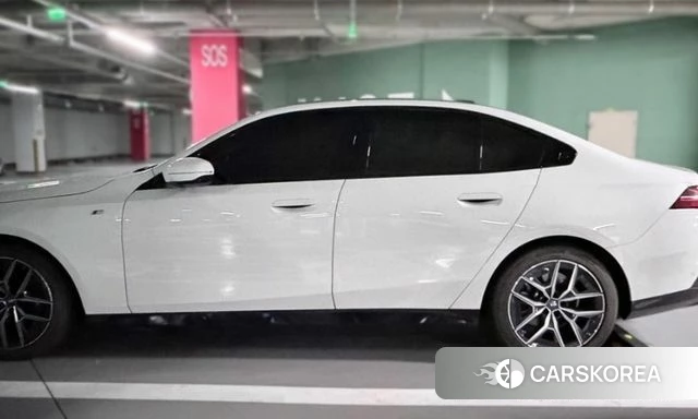 BMW i5 (G60) 2023 Белый из Кореи, фото 3