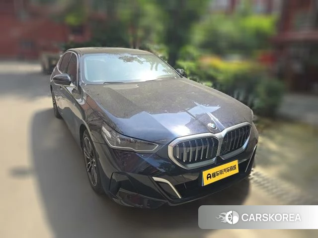 BMW 5 series 2024 Черный из Китая, фото 3