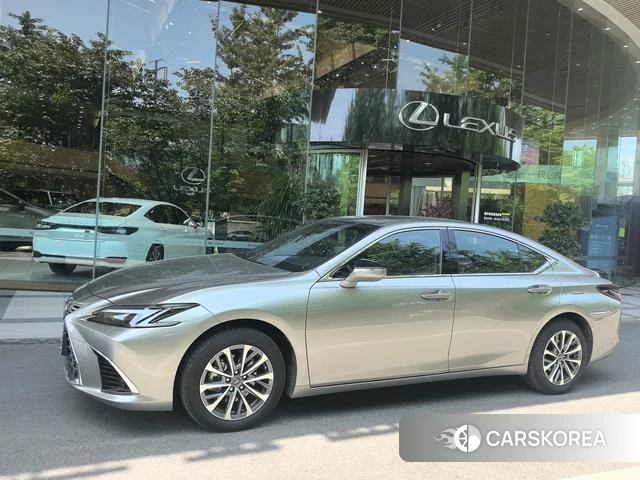 Lexus ES id 3968876 из Китая 7
