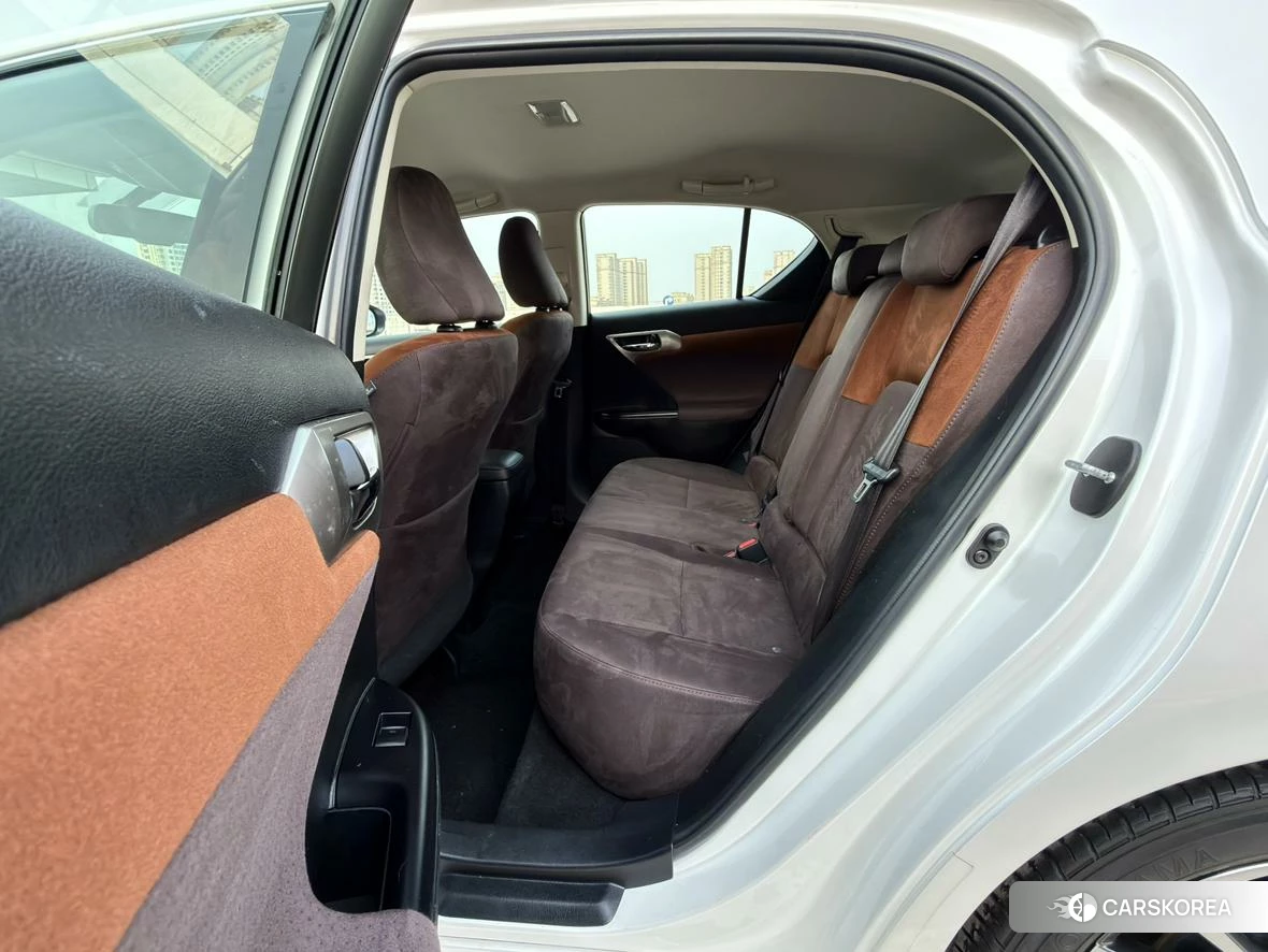 Lexus CT id 4479338 из Китая 9