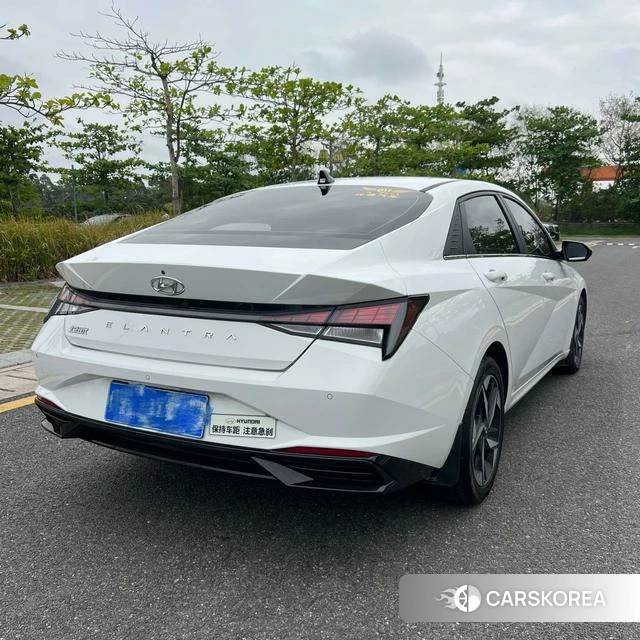 Hyundai Elantra 2023 Белый из Китая, фото 3