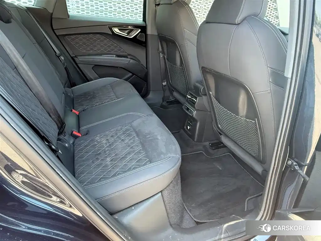 Audi Q4 2024 Синий из Китая, фото 3