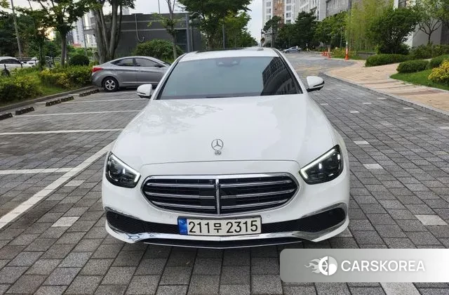 Mercedes-Benz E-Class W213 2023 Белый из Кореи, фото 3