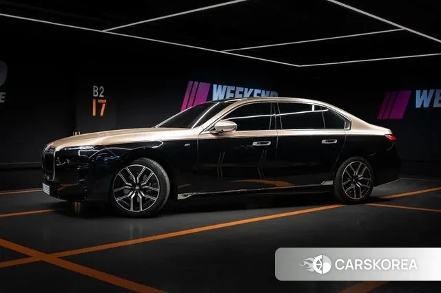 BMW 7 Series (G70) 2025 Золотой двухцветный из Кореи, фото 3