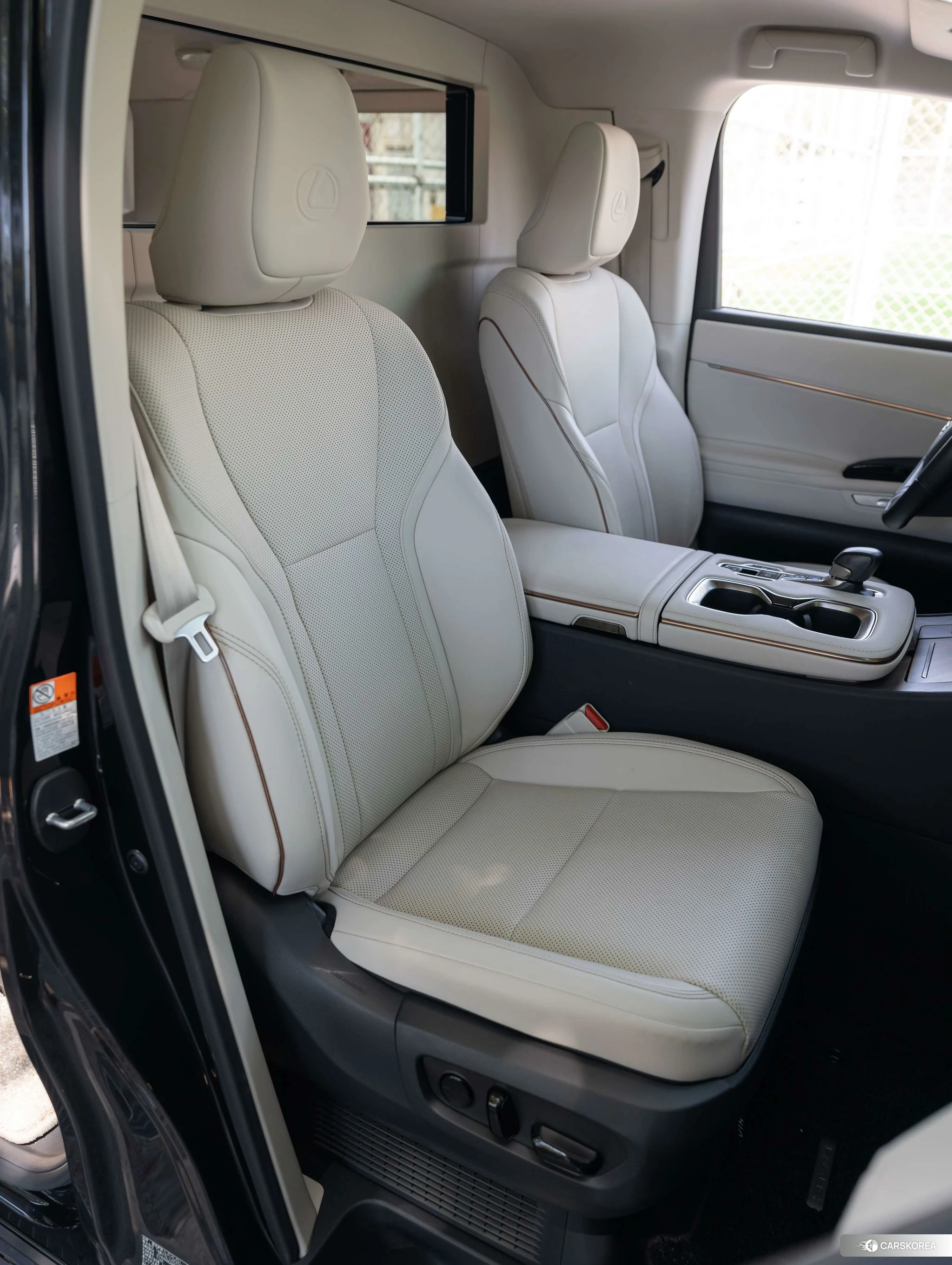 Lexus LM id 4440437 из Китая 16