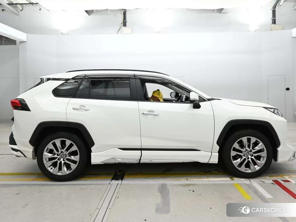 Toyota RAV4 2021 из Японии, фото 3
