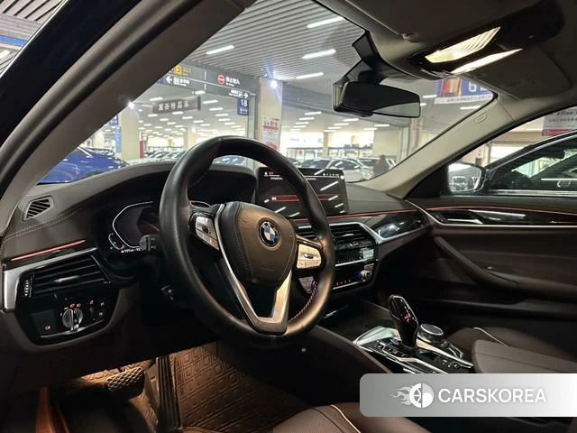 BMW 5 series 2021 Черный из Китая, фото 3
