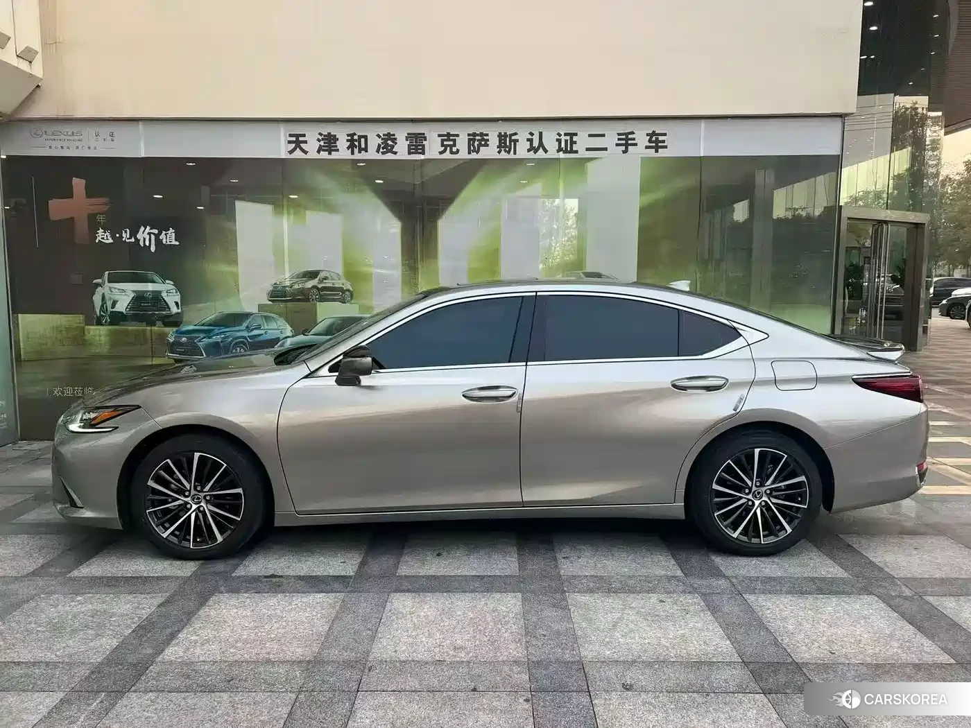 Lexus ES 2023 Silver/gray из Китая, фото 3