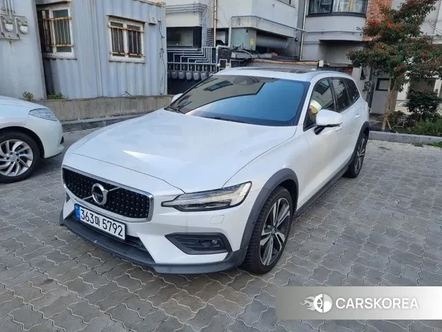 Volvo V60 Cross-Country 2nd Generation 2020 Белый из Кореи, фото 3