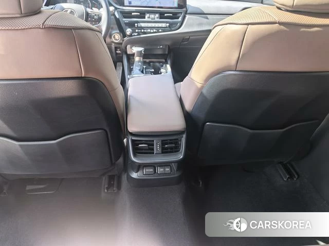 Lexus ES 2024 Серебристо-серый из Китая, фото 5