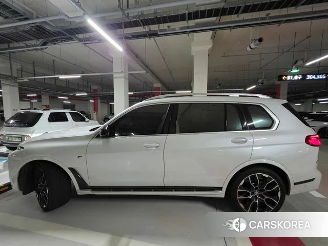 BMW X7 (G07) 2023 Белый из Кореи, фото 3