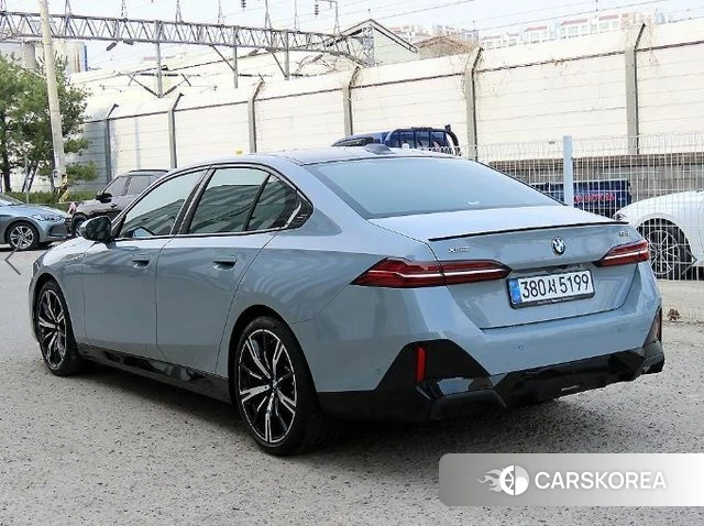 BMW 5 Series (G60) 2025 Серый из Кореи, фото 3