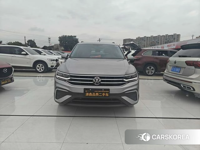 Volkswagen Tiguan L 2022 Серебристо-серый из Китая, фото 6