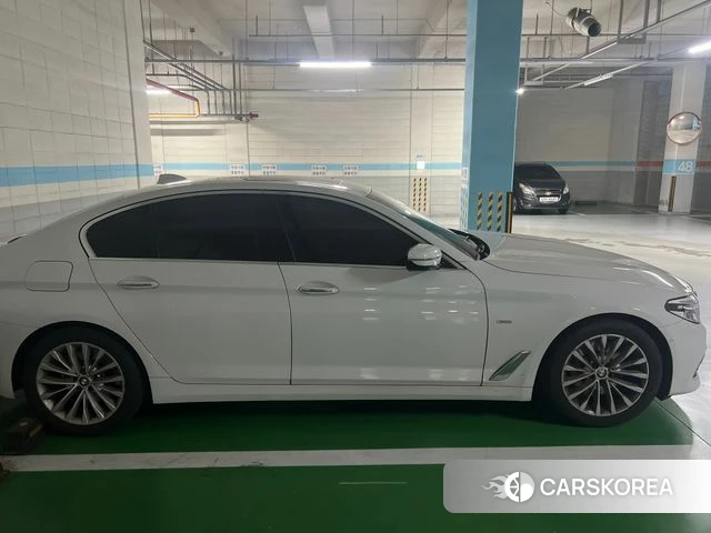 BMW 5 Series (G30) 2018 Белый из Кореи, фото 3