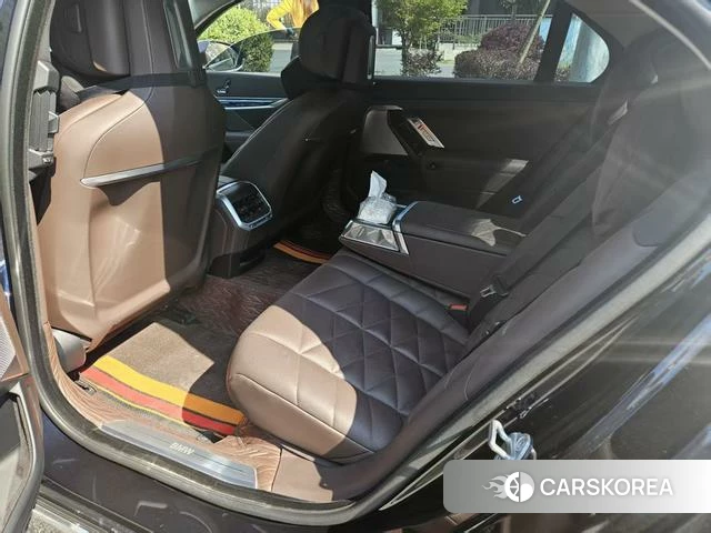 BMW 7 series 2024 Черный из Китая, фото 3