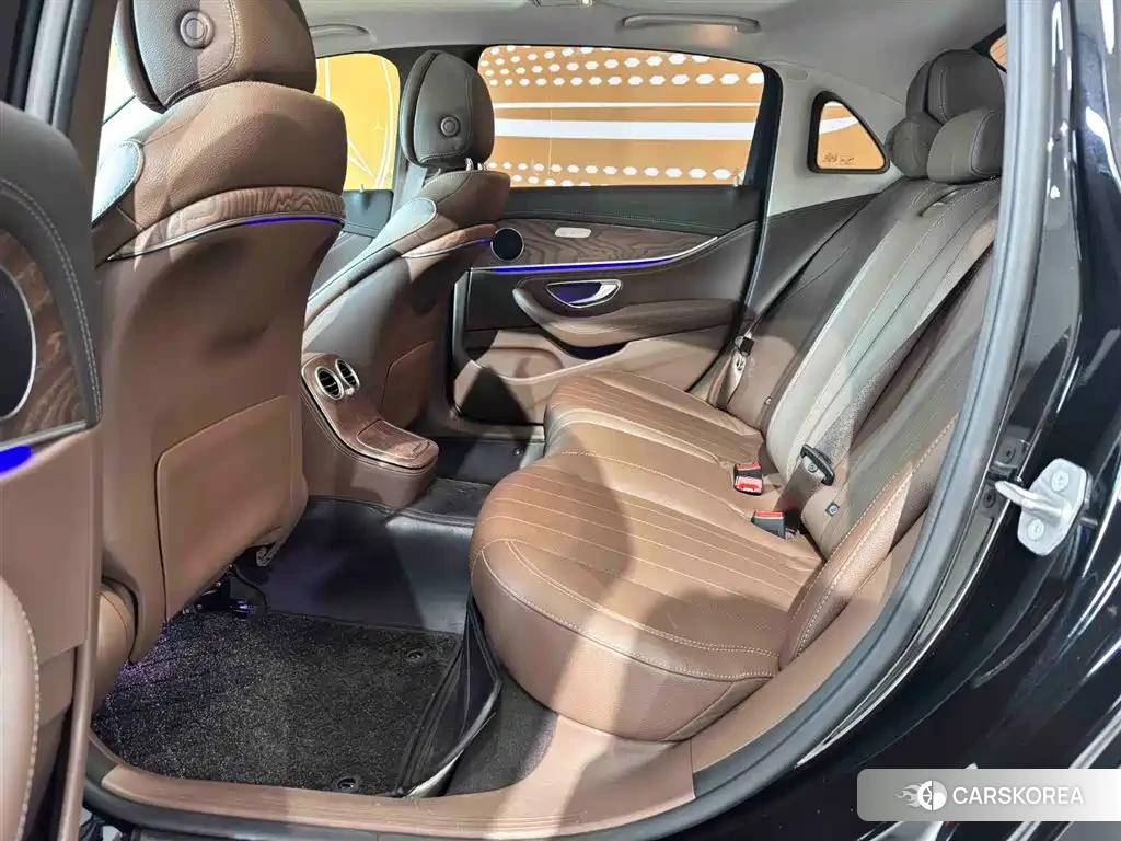 Mercedes-Benz E-Class 2023 Черный из Китая, фото 5