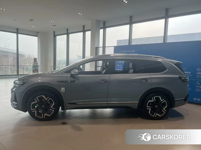 Volkswagen Lanjing 2025 Синий из Китая, фото 4