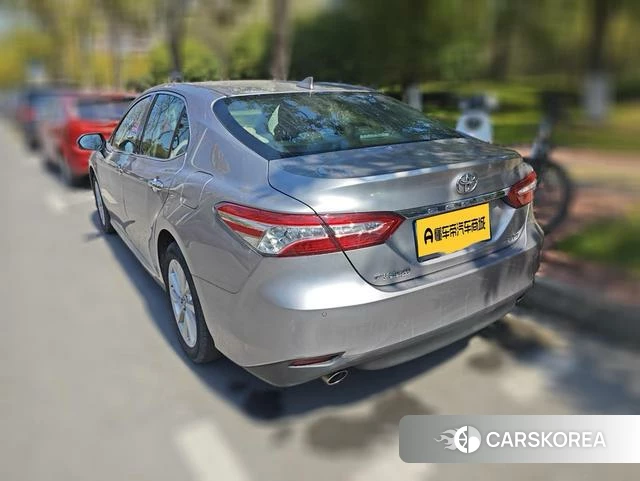 Toyota Camry 2022 Серебристо-серый из Китая, фото 3