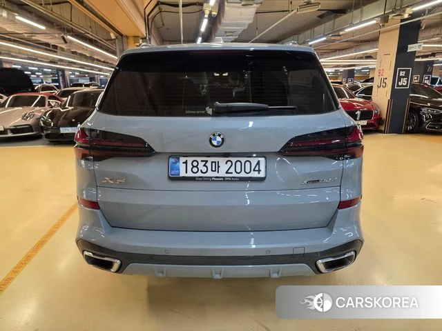 BMW X5 (G05) 2026 Светло-серебряный цвет из Кореи, фото 3
