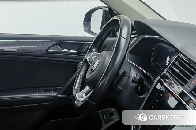Volkswagen Tiguan L id 4276318 из Китая 17