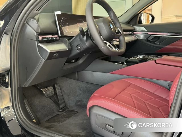 BMW 5 series 2025 Черный из Китая, фото 6