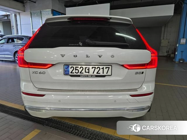 Volvo XC60 second Generation 2023 Белый из Кореи, фото 3