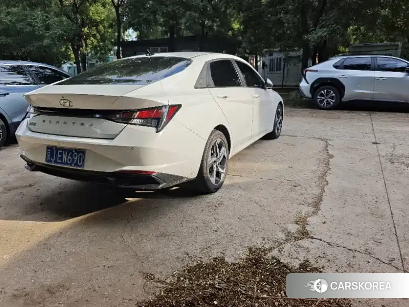 Hyundai Elantra 2023 Белый из Китая, фото 6