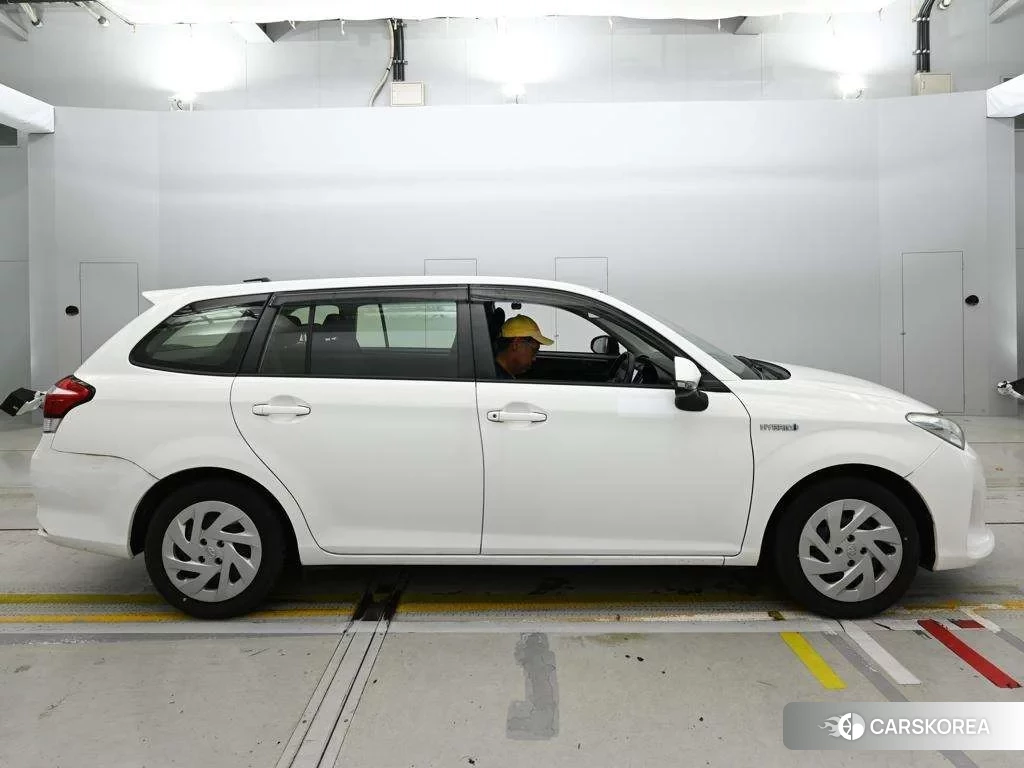 Toyota Corolla Fielder 2019 из Японии, фото 3