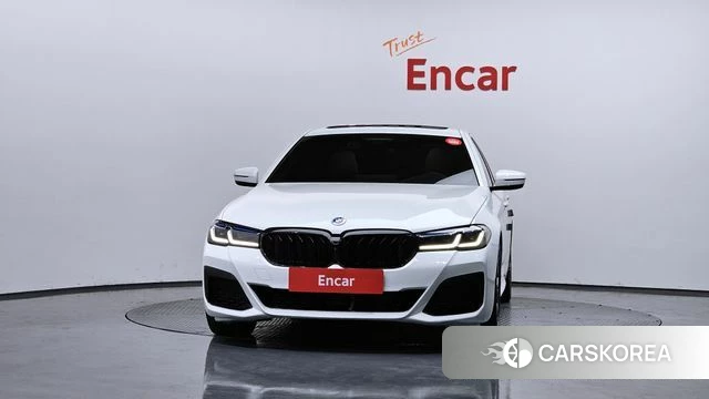 BMW 5 Series (G30) id 3883572 из Кореи 13