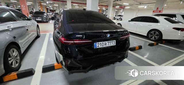 BMW 5 Series (G60) 2025 Черный из Кореи, фото 3