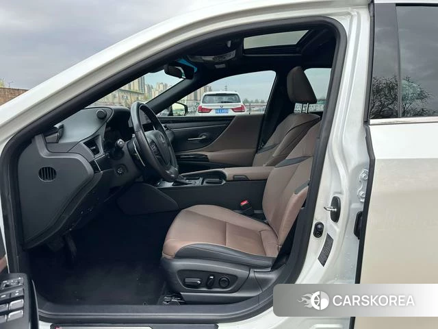 Lexus ES id 4307412 из Китая 21