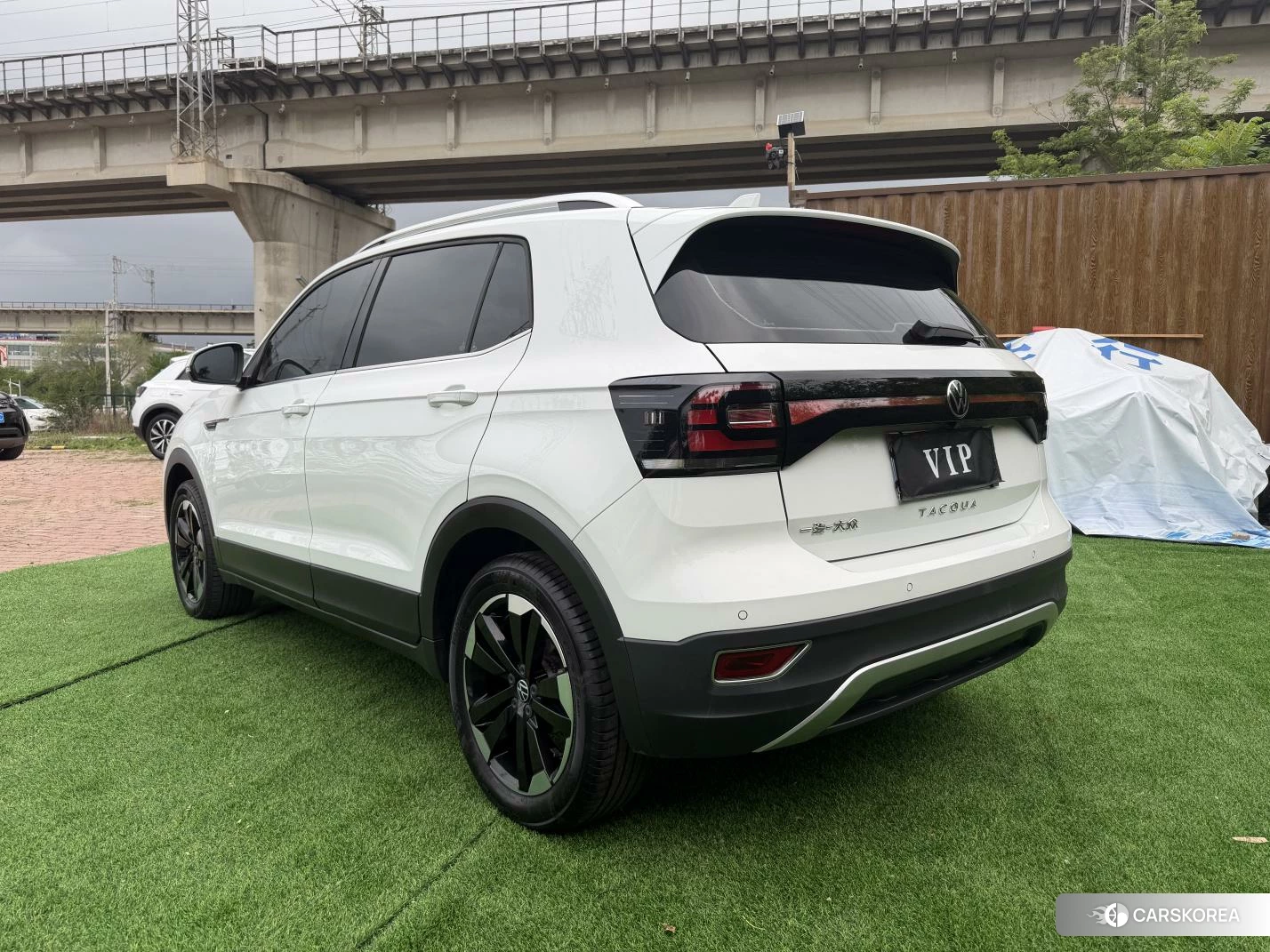 Volkswagen Exploring the shadow id 4405958 из Китая 7