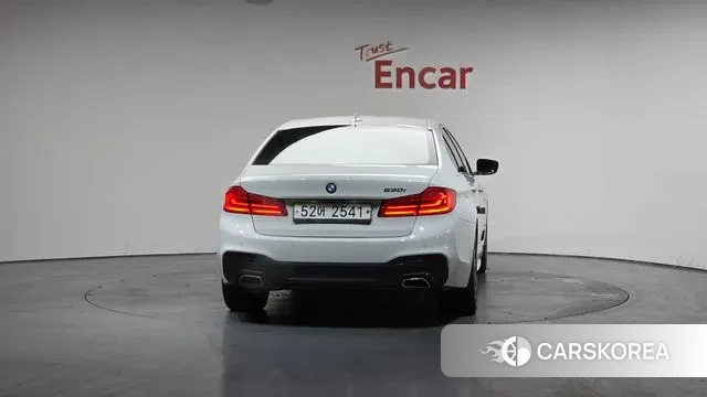 BMW 5 Series (G30) id 3547786 из Кореи 13