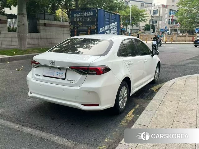 Toyota Corolla 2023 Белый из Китая, фото 3
