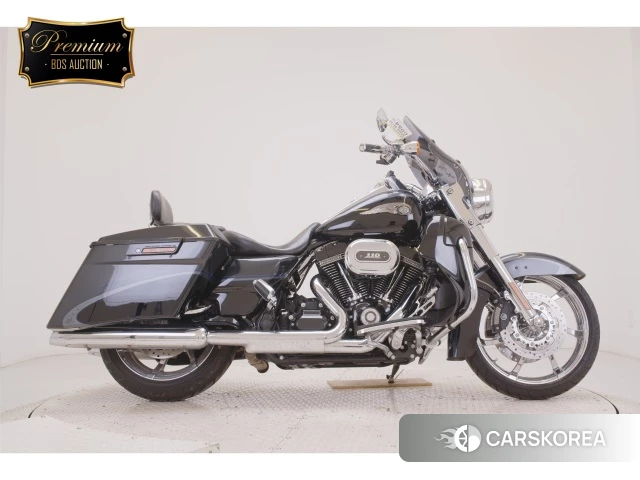 Harley-Davidson Road King Custom FLHRSE1800CVO 2013 из Японии