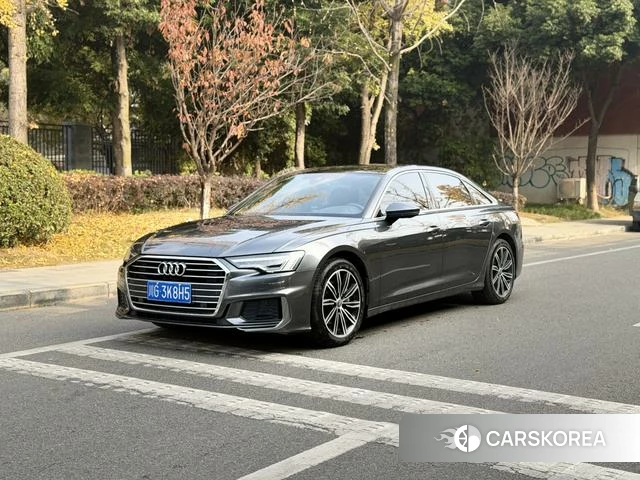 Audi A6L 2021 Темно-серый из Китая, фото 3