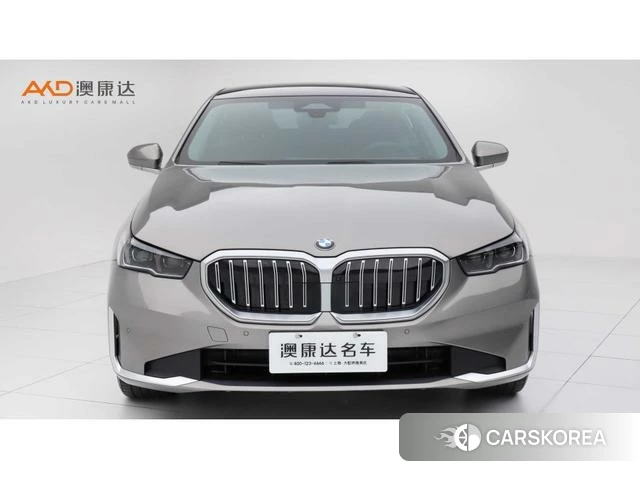 BMW 5 series 2025 Серебристо-серый из Китая, фото 3