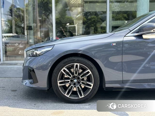 BMW 5 series 2024 Темно-серый из Китая, фото 4