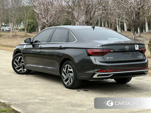 Volkswagen Sagitar 2023 Темно-серый из Китая, фото 3