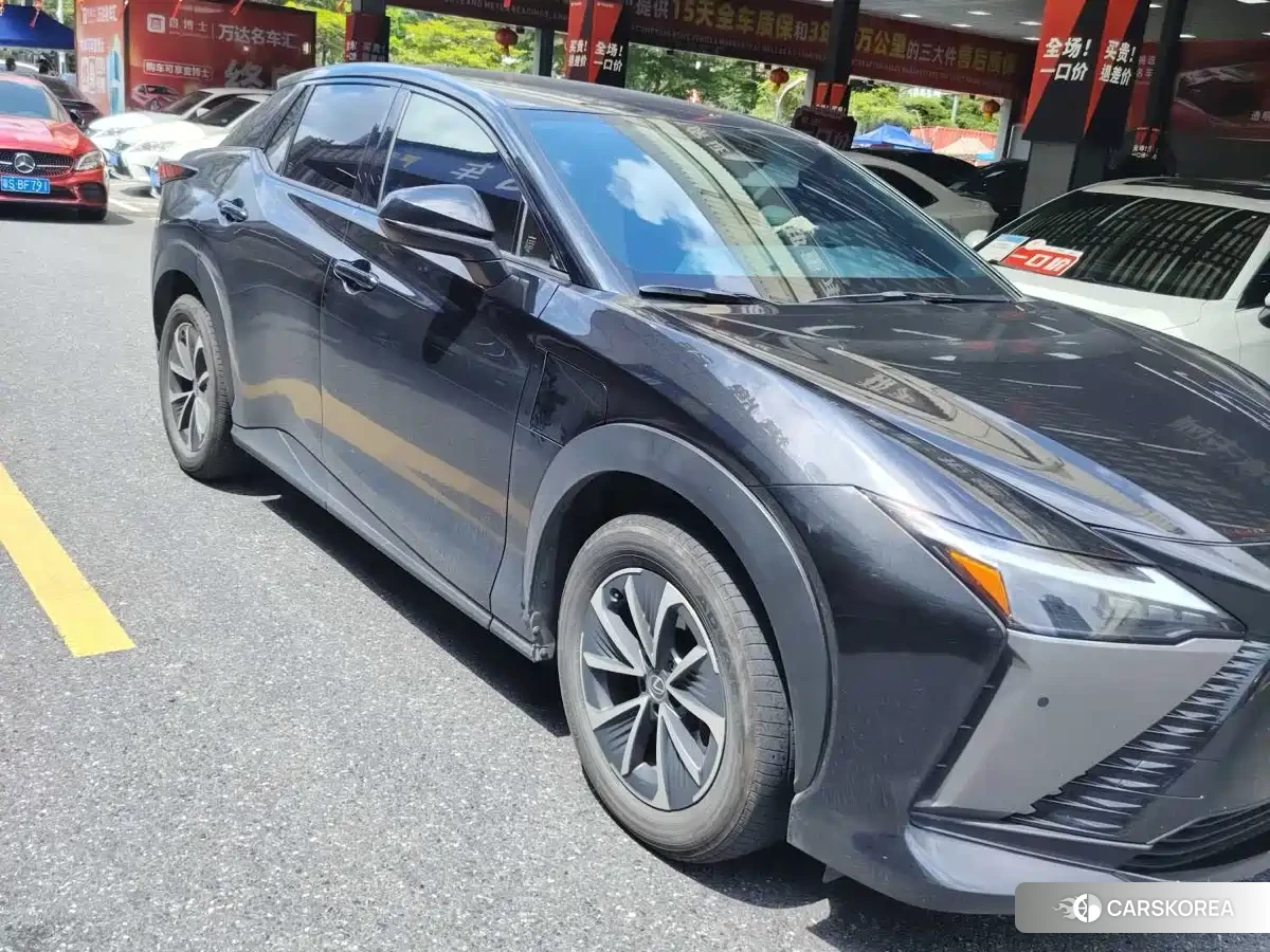 Lexus RZ 2024 Silver/gray из Китая, фото 3
