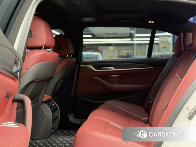 BMW 5 series 2023 Белый из Китая, фото 3