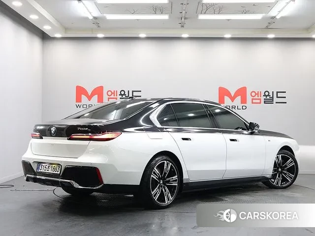 BMW 7 Series (G70) id 2984032 из Кореи 13