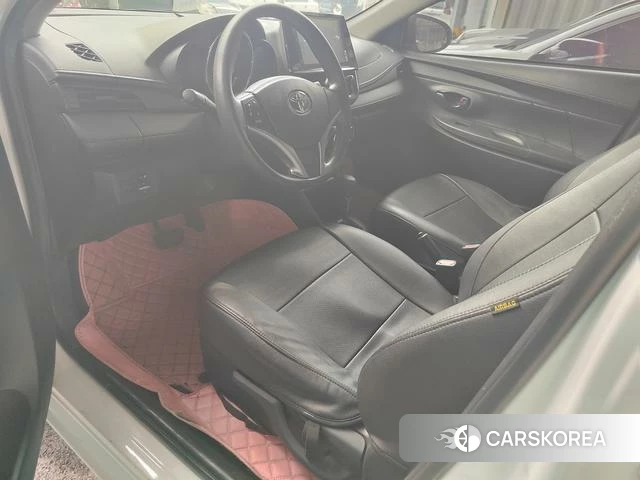 Toyota Vios 2023 Белый из Китая, фото 3