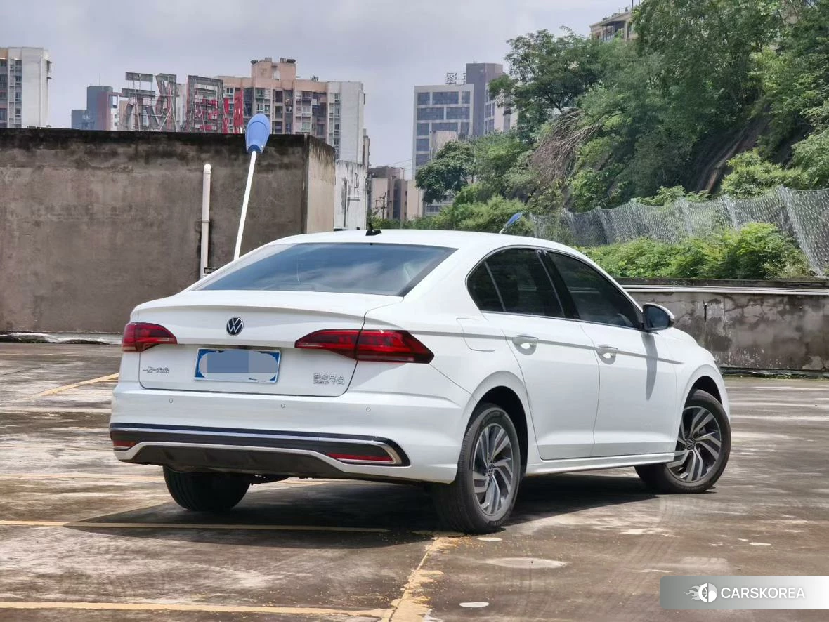 Volkswagen Bora 2024 Белый из Китая, фото 3