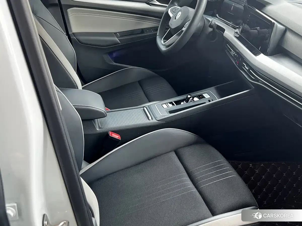 Volkswagen Golf 2023 Белый из Китая, фото 5