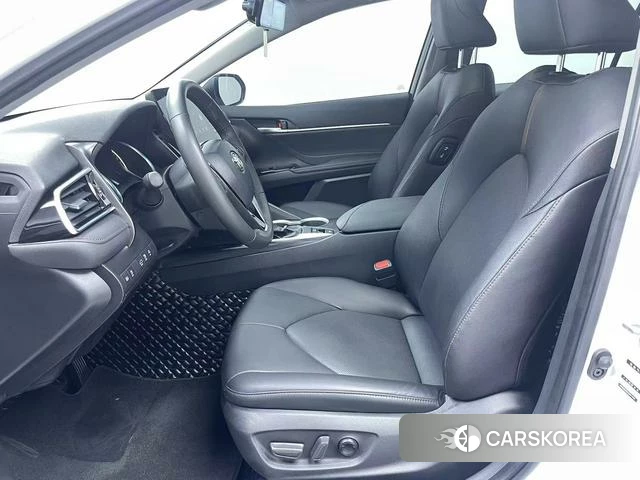 Toyota Camry 2023 Белый из Китая, фото 3