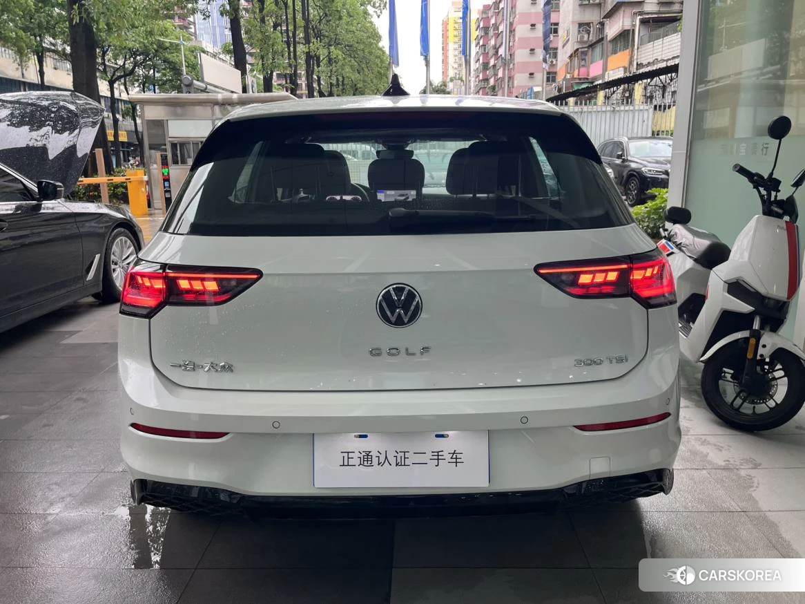 Volkswagen Golf 2024 Белый из Китая, фото 3