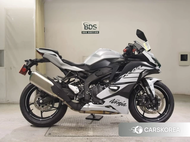 Kawasaki ZX-4R SE 2025 из Японии, фото 2