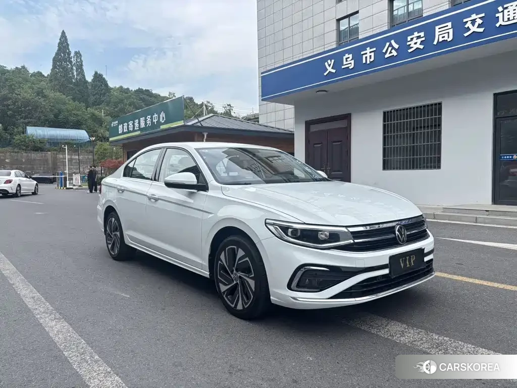 Volkswagen Bora 2024 Белый из Китая, фото 3